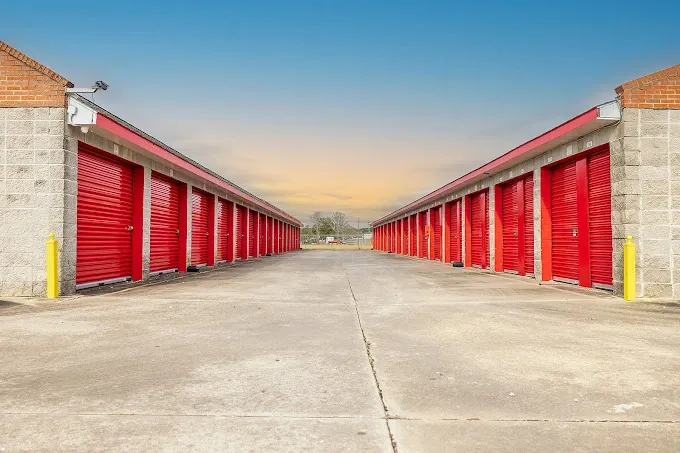 Drive up units at KO Storage