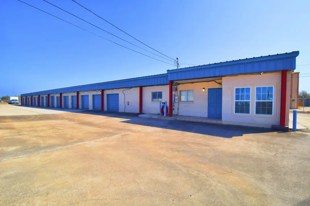 Drive up units at KO Storage