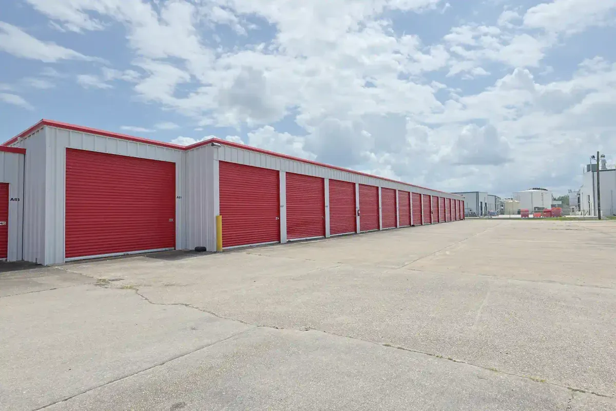 Tall row of units.